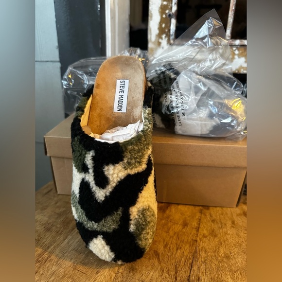 Steve Madden Vesa Camouflage Slip-On Mules | Size 8 | NIB - Picture 2 of 5